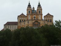 0041  Ueber der Donau thront das Barockstift Melk