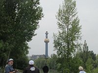 0070  Die Wiener Muellverbrennungsanlage mit Hundertwasser-Schornstein kommt in Sicht.