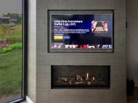 Deshalb  wärmen wir uns mal am Kaminfeuer und genießen die Multimedia-Ausstattung im Bungalow.